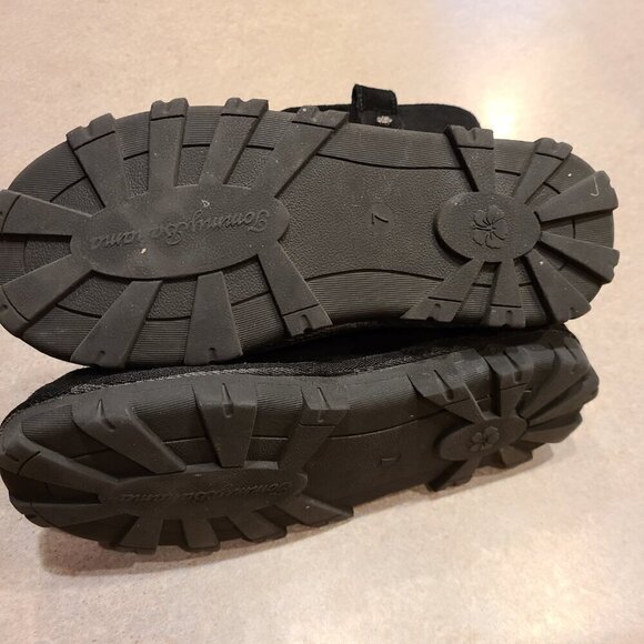 TOMMY BAHAMA Cemile Size 7 Black Suede Women’s Short Winter Cozy Boot - Picture 4 of 8